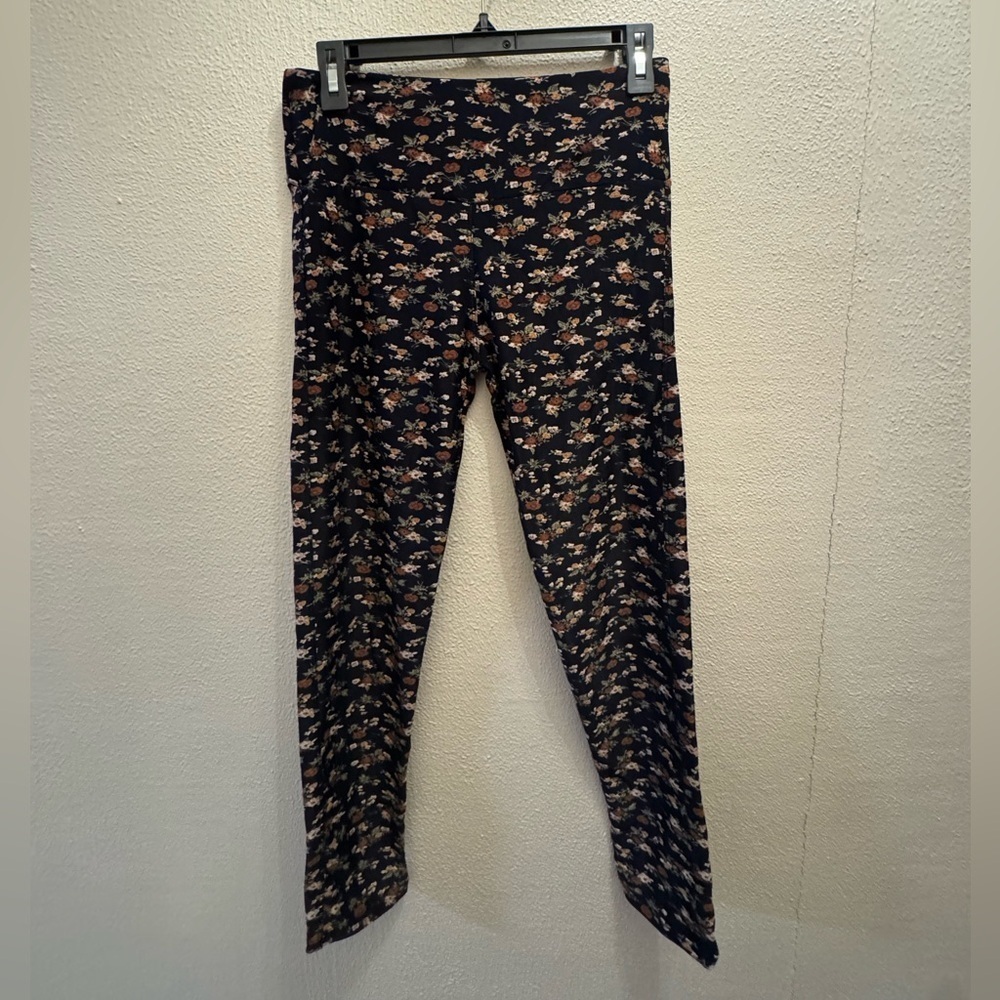 NWOT Coco + Carmen Women’s Dark Floral Leggings